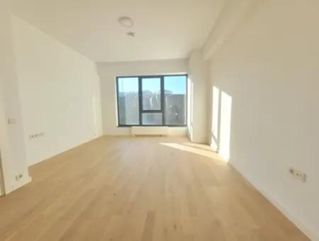 2,5+1 Mieterlose Wohnung Mit Blick Auf Die Landschaft Zum Verkauf Im İncek Loft-Komplex