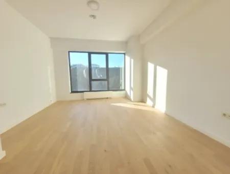 2,5+1 Mieterlose Wohnung Mit Blick Auf Die Landschaft Zum Verkauf Im İncek Loft-Komplex