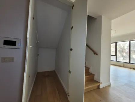 Leerstehendes İncek Loft Zum Verkauf 2+1 Maisonette-Wohnung Mit Stadtblick Im 1. Stock