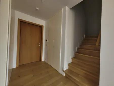 Leerstehendes İncek Loft Zum Verkauf 2+1 Maisonette-Wohnung Mit Stadtblick Im 1. Stock