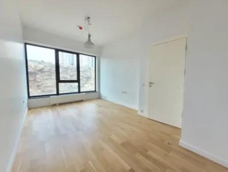 Leerstehendes İncek Loft Zum Verkauf 2+1 Maisonette-Wohnung Mit Stadtblick Im 1. Stock