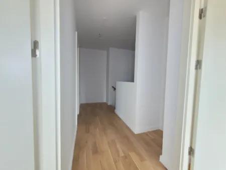 Leerstehendes İncek Loft Zum Verkauf 2+1 Maisonette-Wohnung Mit Stadtblick Im 1. Stock