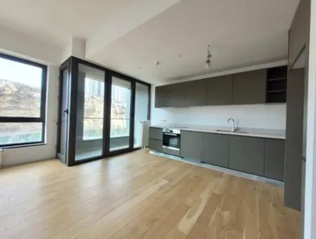 Leerstehendes İncek Loft Zum Verkauf 2+1 Maisonette-Wohnung Mit Stadtblick Im 1. Stock