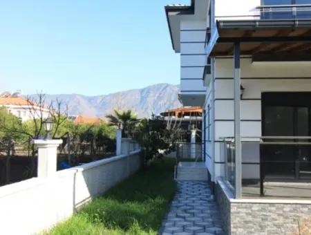 Villa Zu Verkaufen In Gelisim Nachbarschaft In Köyceğizde, Muğla, Türkei