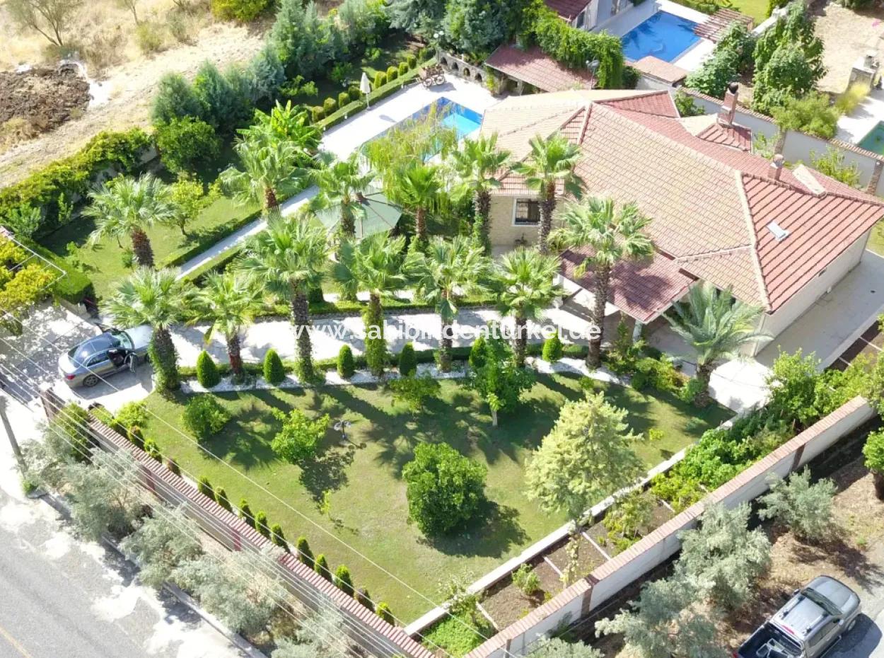 Luxury Villa With Pool In 1458 M² Land For Sale In Köyceğiz