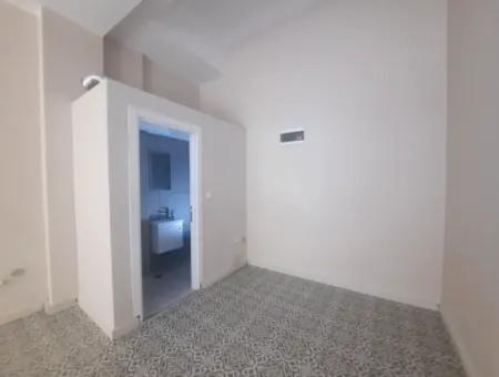 80 M² Chimney Shop For Rent In Çanakkale Bazaar