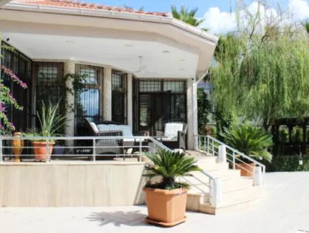 Luxury Villa With Pool In 1458 M² Land For Sale In Köyceğiz