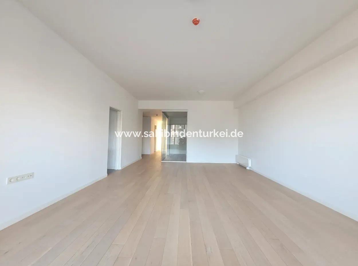 İncek Loft Satılık 2,5+1 Peyzaj Manzaralı 1.Kat Daire