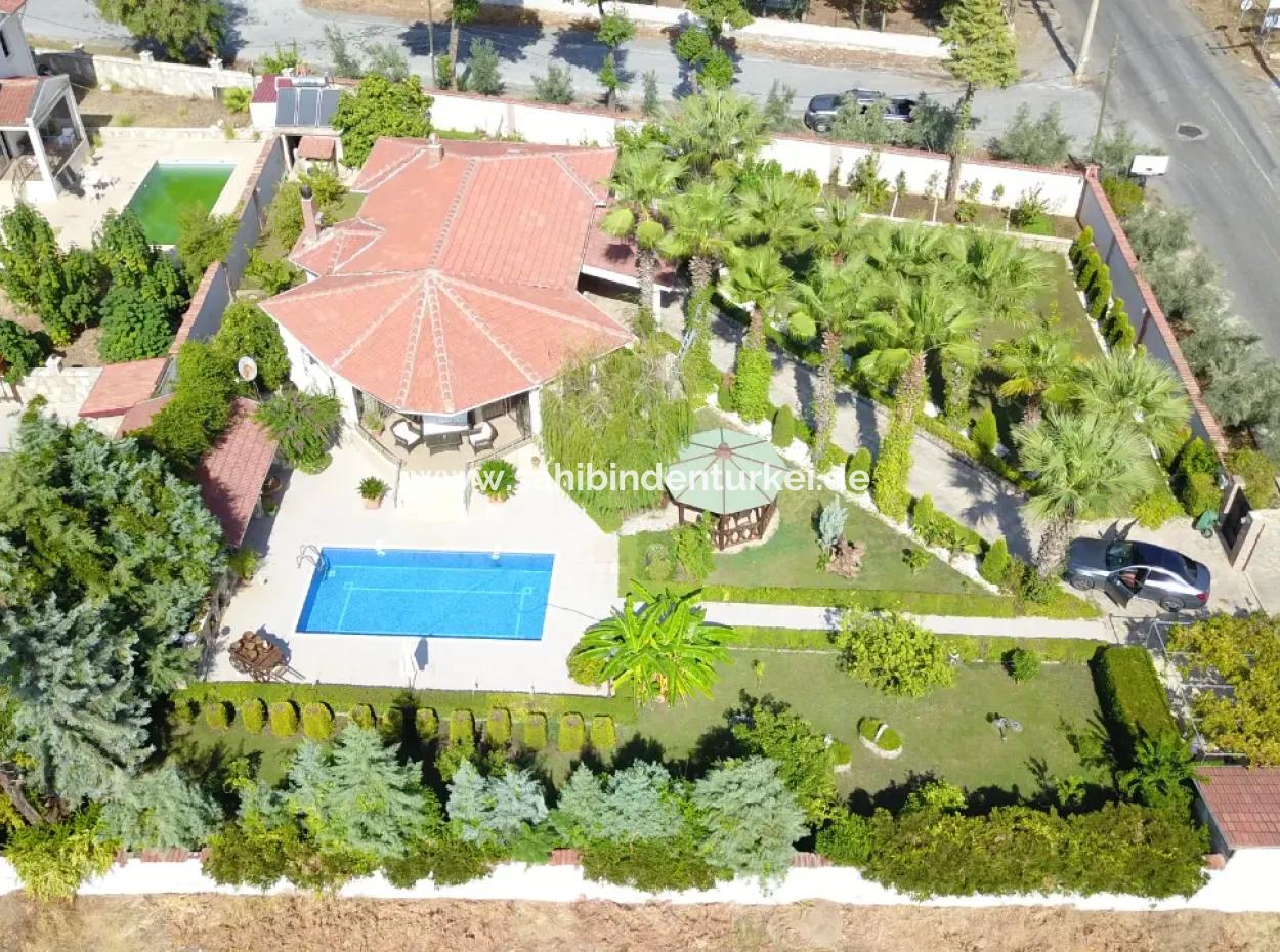 Köyceğiz'de Satılık 1458 M² Arsa İçerisinde Havuzlu Lüks Villa