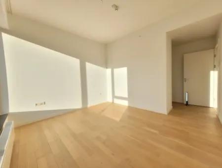 İncek Loft Satılık Teraslı  3+1 Şehir Manzaralı 3.Kat Daire