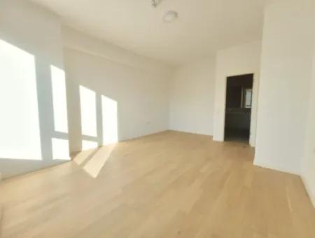 İncek Loft Satılık 2,5+1 Peyzaj Manzaralı Kiracısız 1.Kat Daire