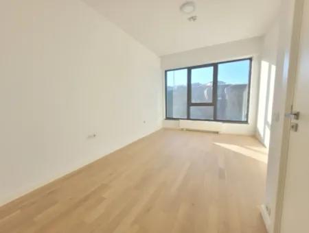 İncek Loft Satılık 2,5+1 Peyzaj Manzaralı Kiracısız 1.Kat Daire