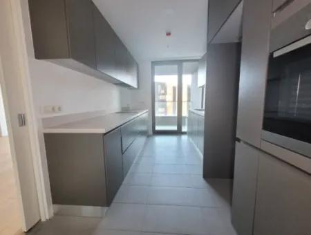 İncek Loft Satılık 2,5+1 Peyzaj Manzaralı Kiracısız 1.Kat Daire