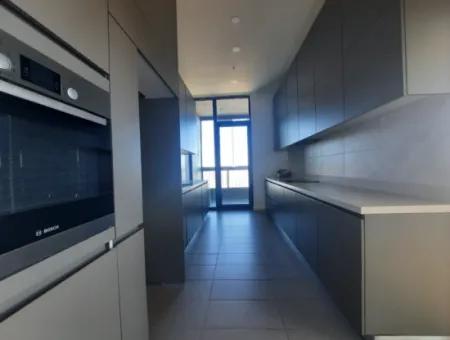 İncek Loft Satılık  4+1  Göl Manzaralı Kiracısız 20.Kat Daire