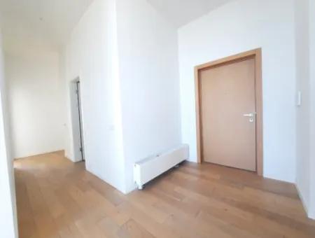 İncek Loft Satılık  4+1  Göl Manzaralı Kiracısız 20.Kat Daire