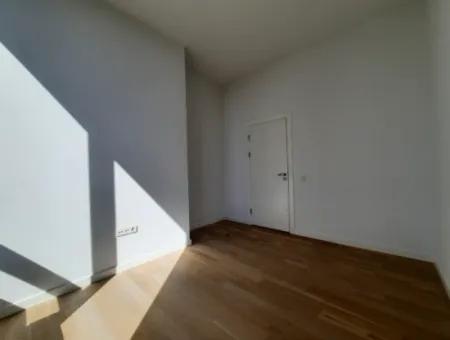 İncek Loft Satılık  4+1  Göl Manzaralı Kiracısız 20.Kat Daire