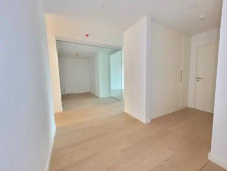 İncek Loft Satılık 2,5+1 Peyzaj Manzaralı Kiracısız 1.Kat Daire