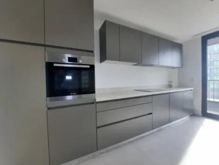 İncek Loft Satılık  3,5+1  Göl Manzaralı Kiracısız Daire