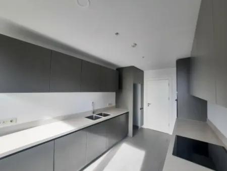 İncek Loft Satılık  3,5+1  Göl Manzaralı Kiracısız Daire