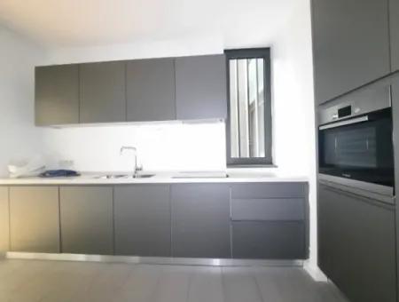 İncek Loft Satılık Teraslı  3,5+1 Peyzaj Manzaralı Kiracısız Daire