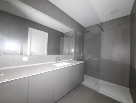 Kiracısız İncek Loft Satılık  5,5+1  Göl Manzaralı  Daire