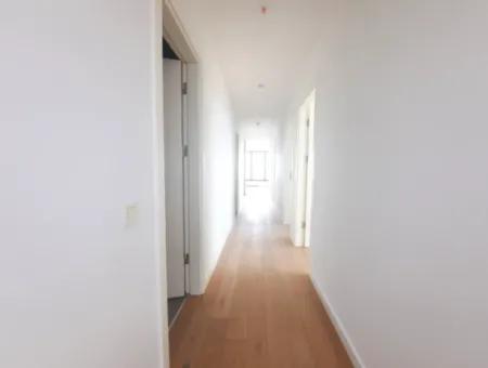 Kiracısız İncek Loft Satılık  5,5+1  Göl Manzaralı  Daire