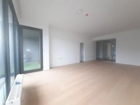 İncek Loft Satılık 2,5+1 Peyzaj Manzaralı 1.Kat Daire