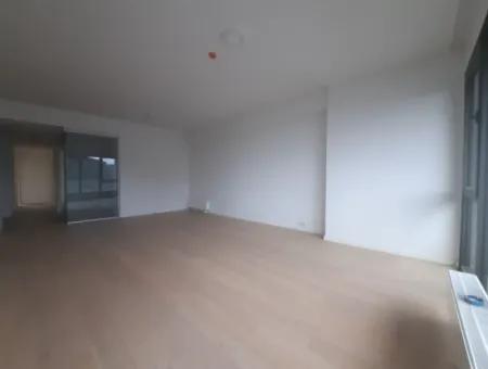 İncek Loft Satılık 2,5+1 Peyzaj Manzaralı Kiracısız 1.Kat Daire