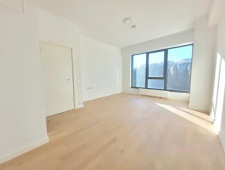 İncek Loft Satılık 2,5+1 Peyzaj Manzaralı Kiracısız 3.Kat Daire