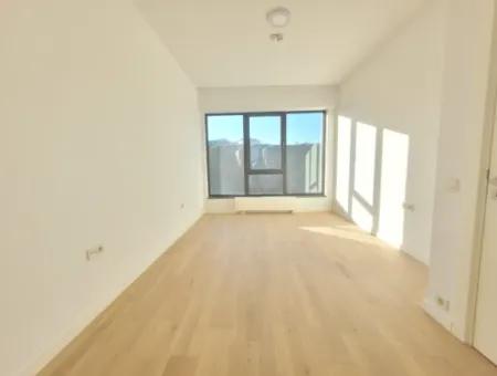 İncek Loft Satılık 2,5+1 Peyzaj Manzaralı Kiracısız 3.Kat Daire