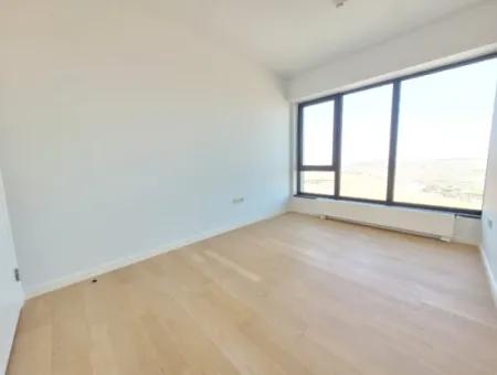 İncek Loft Satılık  5.5+1  Göl Manzaralı Kiracısız 20.Kat Daire