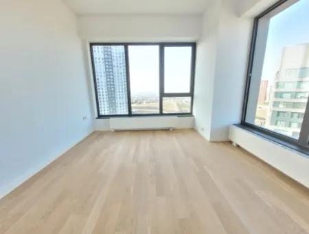 İncek Loft Satılık  5.5+1  Göl Manzaralı Kiracısız 20.Kat Daire