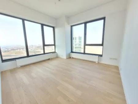 İncek Loft Satılık  5.5+1  Göl Manzaralı Kiracısız 20.Kat Daire