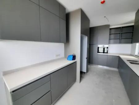 İncek Loft Satılık  5,5+1 Dubleks Göl Manzaralı 2.Kat Kiracısız Daire