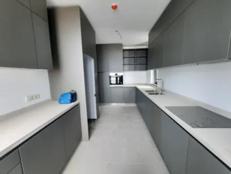 İncek Loft Satılık  5,5+1 Dubleks Göl Manzaralı 2.Kat Kiracısız Daire